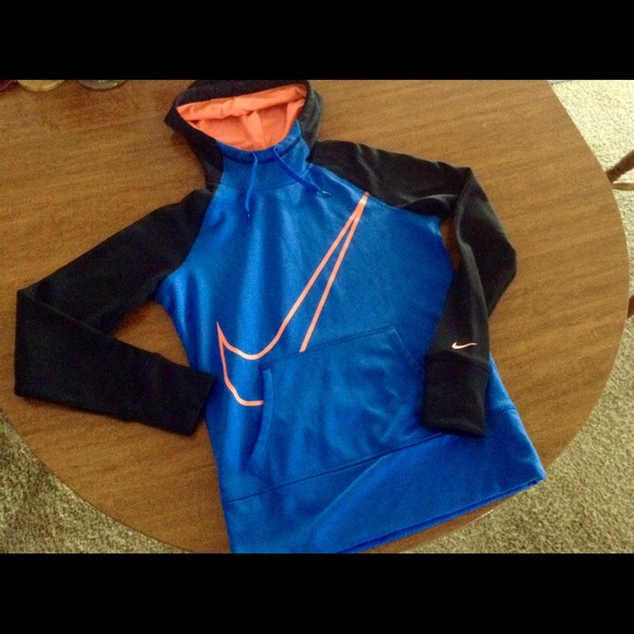 Nike Tops - Nike Therma-Fit Hoodie ✨